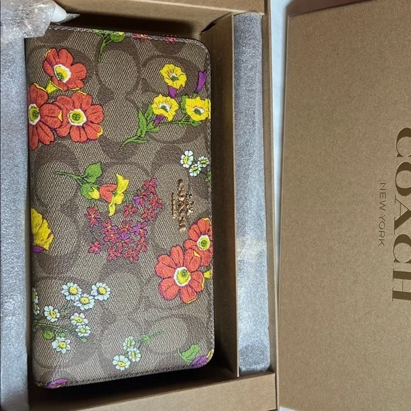 🆕Limited edition Authentic limited edition Coach designer wrestle Floral wallet - Picture 14 of 15
